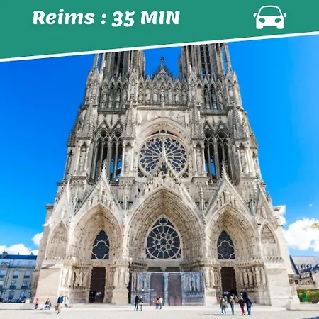 Le Sparn - Beau T2 - Parking Inclus - 3min Av Champagne *